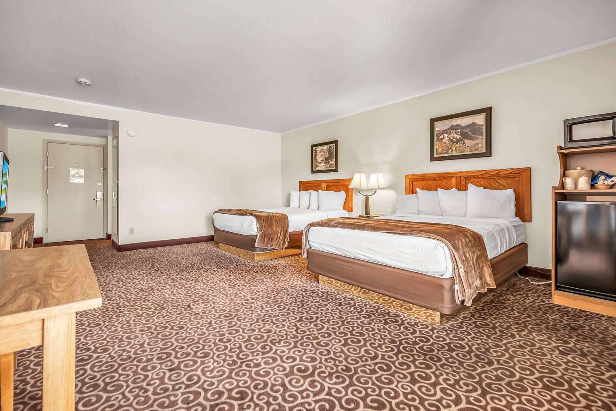 Red Arrow Inn & Suites, A Travelodge By Wyndham Montrose Zewnętrze zdjęcie