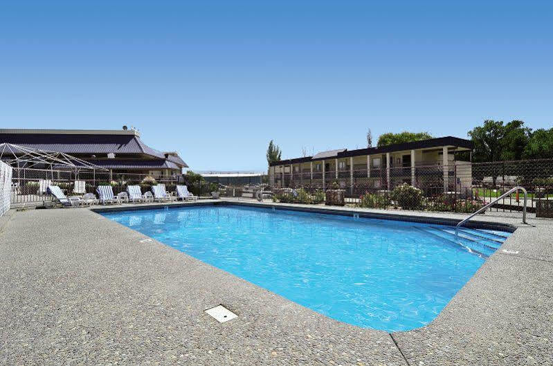 Red Arrow Inn & Suites, A Travelodge By Wyndham Montrose Zewnętrze zdjęcie